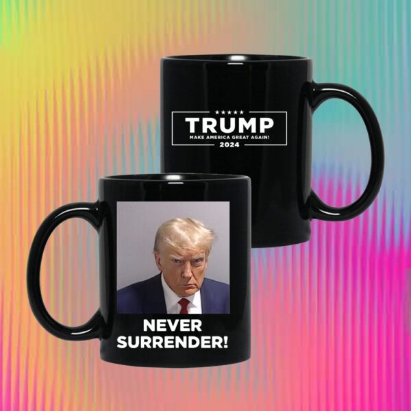 Never surrender Donald Trump's campaign sells Mug 4