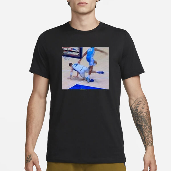 Kyle Filipowski Trips Harrison Ingram Photo T-Shirt3