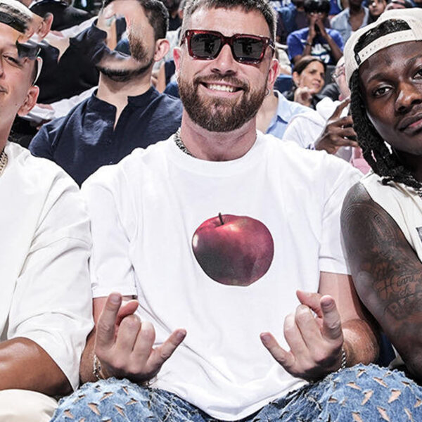 Travis Kelce Apple T-Shirt